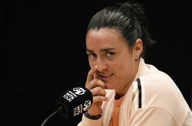 Mandatory Credit: Photo by Dave Shopland Shutterstock (13984798k) Tunisia s Ons Jabeur press conference, PK, Pressekonferenz Rothesay International Eastbourne, Tennis, Day Two, Devonshire Park, Eastbourne, UK - 27 Jun 2023 Rothesay International Eastbourne, Tennis, Day Two, Devonshire Park, Eastbourne, UK - 27 Jun 2023 Copyright: xDavexShopland Shutterstockx 13984798k