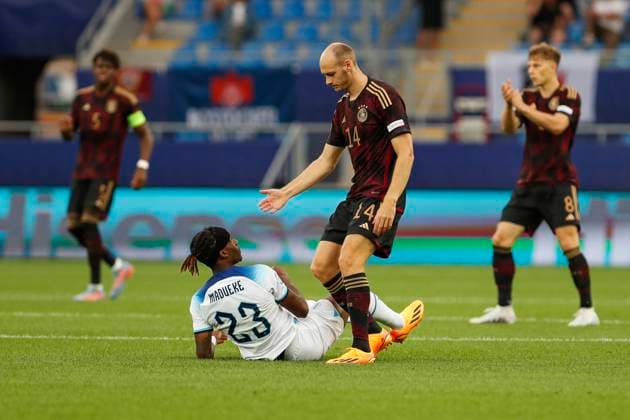 UEFA U21, U 21 EM, Deutschland - England, 3. Gruppenspiel, 28.06.2023, Batumi Henning MATRICIANI ( 14, Deutschland, FC Schalke 04), Noni MADUEKE ( 23, England), UEFA U21-Fussball-Europameisterschaft in Rumaenien und Georgien, Deutschland - England, 3. Gruppenspiel, 28.06.2023, Batumi Copyright: xBEAUTIFULxSPORTS Meuselx