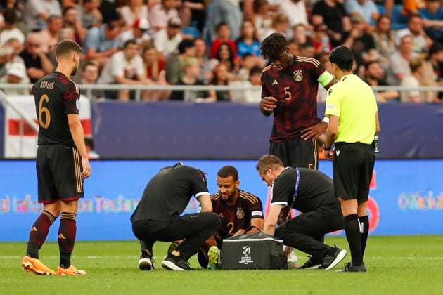 UEFA U21, U 21 EM, Deutschland - England, 3. Gruppenspiel, 28.06.2023, Batumi Josha VAGNOMAN ( 2, Deutschland, VfB Stuttgart) muss verletzt ausgewechselt werden, UEFA U21-Fussball-Europameisterschaft in Rumaenien und Georgien, Deutschland - England, 3. Gruppenspiel, 28.06.2023, Batumi Copyright: xBEAUTIFULxSPORTS Meuselx