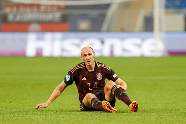 Sport Bilder des Tages UEFA U21, U 21 EM, Deutschland - England, 3. Gruppenspiel, 28.06.2023, Batumi Henning MATRICIANI ( 14, Deutschland, FC Schalke 04), UEFA U21-Fussball-Europameisterschaft in Rumaenien und Georgien, Deutschland - England, 3. Gruppenspiel, 28.06.2023, Batumi Copyright: xBEAUTIFULxSPORTS Meuselx