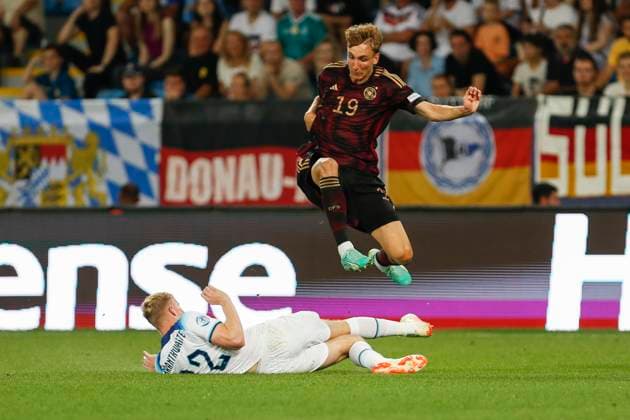 UEFA U21, U 21 EM, Deutschland - England, 3. Gruppenspiel, 28.06.2023, Batumi Nelson WEIPER ( 19, Deutschland, 1. FSV Mainz 05), Jarrad BRANTHWAITE ( 12, England), UEFA U21-Fussball-Europameisterschaft in Rumaenien und Georgien, Deutschland - England, 3. Gruppenspiel, 28.06.2023, Batumi Copyright: xBEAUTIFULxSPORTS Meuselx
