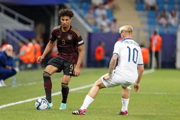 UEFA U21, U 21 EM, Deutschland - England, 3. Gruppenspiel, 28.06.2023, Batumi Kevin SCHADE ( 9, Deutschland, Brentford FC), Emile SMITH ROWE ( 10, England), UEFA U21-Fussball-Europameisterschaft in Rumaenien und Georgien, Deutschland - England, 3. Gruppenspiel, 28.06.2023, Batumi Copyright: xBEAUTIFULxSPORTS Meuselx