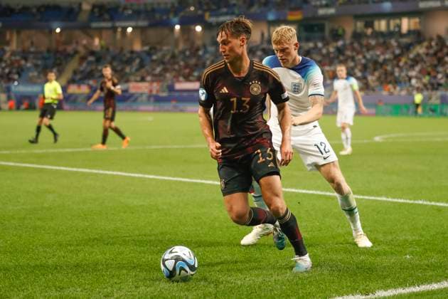 UEFA U21, U 21 EM, Deutschland - England, 3. Gruppenspiel, 28.06.2023, Batumi Kilian FISCHER ( 13, Deutschland, VfL Wolfsburg), Jarrad BRANTHWAITE ( 12, England), UEFA U21-Fussball-Europameisterschaft in Rumaenien und Georgien, Deutschland - England, 3. Gruppenspiel, 28.06.2023, Batumi Copyright: xBEAUTIFULxSPORTS Meuselx