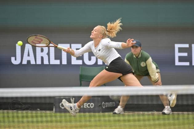 01.07.2023, xbrx, Tennis Bad Homburg Open WTA, Tennis Damen 250, emspor, v.l. FINALS, Siniakova, Katerina (CZE),spielt den Ball, fokussiert, konzentriert Bad Homburg