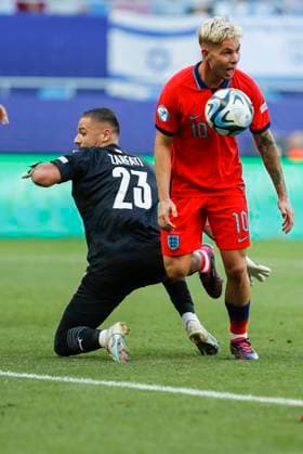 UEFA U21, U 21 EM, England - Israel, Halbfinale, 05.07.2023, Batumi Emile SMITH ROWE ( 10, England), Tomer TZARFATI ( 23, Israel), UEFA U21-Fussball-Europameisterschaft in Rumaenien und Georgien, England - Israel, Halbfinale, 05.07.2023, Adjarabet Arena, Batumi Copyright: xBEAUTIFULxSPORTS Meuselx