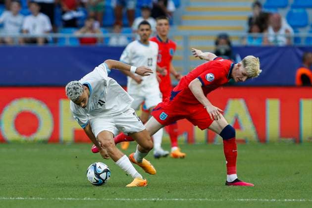 UEFA U21, U 21 EM, England - Israel, Halbfinale, 05.07.2023, Batumi Stav LEMKIN ( 21, Israel), Anthony GORDON ( 11, England)), UEFA U21-Fussball-Europameisterschaft in Rumaenien und Georgien, England - Israel, Halbfinale, 05.07.2023, Adjarabet Arena, Batumi Copyright: xBEAUTIFULxSPORTS Meuselx