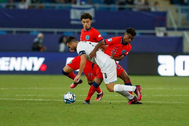 UEFA U21, U 21 EM, England - Israel, Halbfinale, 05.07.2023, Batumi Gil COHEN ( 5, Israel), Angel GOMES ( 21, England), UEFA U21-Fussball-Europameisterschaft in Rumaenien und Georgien, England - Israel, Halbfinale, 05.07.2023, Adjarabet Arena, Batumi Copyright: xBEAUTIFULxSPORTS Meuselx