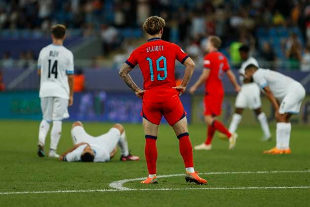 UEFA U21, U 21 EM, England - Israel, Halbfinale, 05.07.2023, Batumi Harvey ELLIOTT ( 19, England) schaut in Richtung der enttäuschten Israelis, UEFA U21-Fussball-Europameisterschaft in Rumaenien und Georgien, England - Israel, Halbfinale, 05.07.2023, Adjarabet Arena, Batumi Copyright: xBEAUTIFULxSPORTS Meuselx