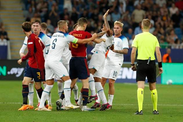 UEFA U21, U 21 EM, England - Spanien, Finale, 08.07.2023, Batumi Rudelbildung nach dem provokanten Jubel der Englaender in Richtung der spanischen Bank, UEFA U21-Fussball-Europameisterschaft in Rumaenien und Georgien, England - Spanien, Finale, 08.07.2023, Adjarabet Arena, Batumi Copyright: xBEAUTIFULxSPORTS Meuselx