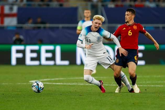 UEFA U21, U 21 EM, England - Spanien, Finale, 08.07.2023, Batumi Anthony GORDON ( 11, England), Antonio BLANCO ( 6, Spanien), UEFA U21-Fussball-Europameisterschaft in Rumaenien und Georgien, England - Spanien, Finale, 08.07.2023, Adjarabet Arena, Batumi Copyright: xBEAUTIFULxSPORTS Meuselx