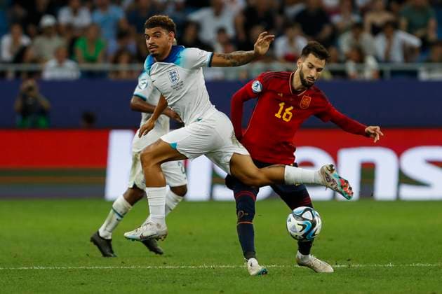 UEFA U21, U 21 EM, England - Spanien, Finale, 08.07.2023, Batumi Morgan GIBBS-WHITE ( 7, England), Alex BAENA ( 16, Spanien), UEFA U21-Fussball-Europameisterschaft in Rumaenien und Georgien, England - Spanien, Finale, 08.07.2023, Adjarabet Arena, Batumi Copyright: xBEAUTIFULxSPORTS Meuselx