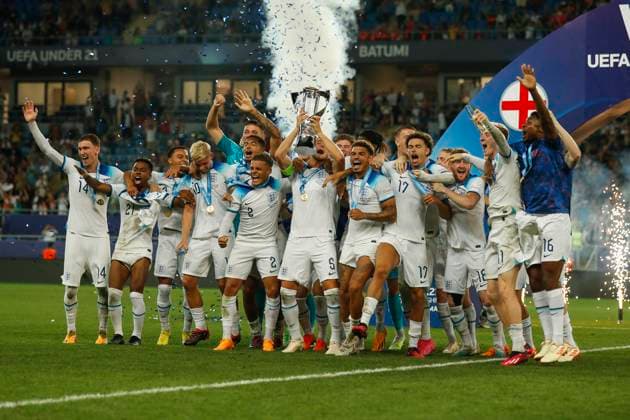 UEFA U21, U 21 EM, England - Spanien, Finale, 08.07.2023, Batumi Die englische U21-Nationalmannschaft feiert den Titel, UEFA U21-Fussball-Europameisterschaft in Rumaenien und Georgien, England - Spanien, Finale, 08.07.2023, Adjarabet Arena, Batumi Copyright: xBEAUTIFULxSPORTS Meuselx