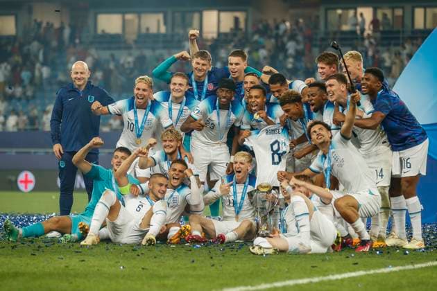 UEFA U21, U 21 EM, England - Spanien, Finale, 08.07.2023, Batumi Die englische U21-Nationalmannschaft feiert den Titel, UEFA U21-Fussball-Europameisterschaft in Rumaenien und Georgien, England - Spanien, Finale, 08.07.2023, Adjarabet Arena, Batumi Copyright: xBEAUTIFULxSPORTS Meuselx