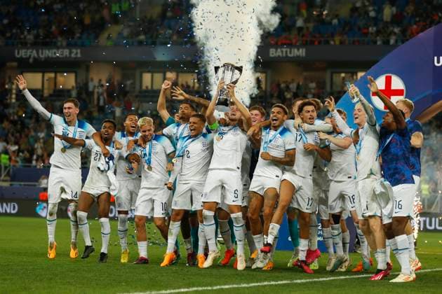 Sport Bilder des Tages UEFA U21, U 21 EM, England - Spanien, Finale, 08.07.2023, Batumi Die englische U21-Nationalmannschaft feiert den Titel, UEFA U21-Fussball-Europameisterschaft in Rumaenien und Georgien, England - Spanien, Finale, 08.07.2023, Adjarabet Arena, Batumi Copyright: xBEAUTIFULxSPORTS Meuselx