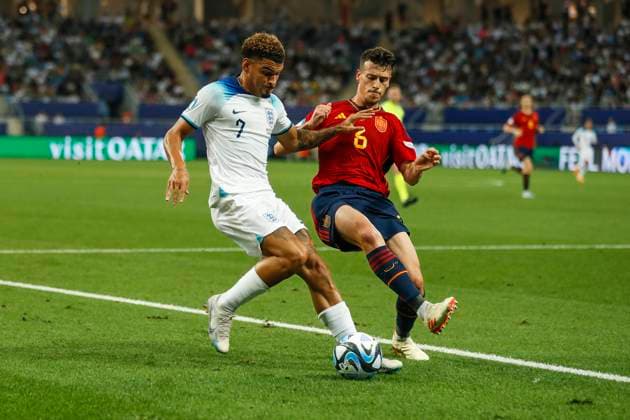 UEFA U21, U 21 EM, England - Spanien, Finale, 08.07.2023, Batumi Morgan GIBBS-WHITE ( 7, England), Antonio BLANCO ( 6, Spanien), UEFA U21-Fussball-Europameisterschaft in Rumaenien und Georgien, England - Spanien, Finale, 08.07.2023, Adjarabet Arena, Batumi Copyright: xBEAUTIFULxSPORTS Meuselx