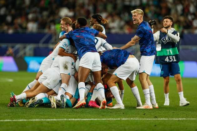 UEFA U21, U 21 EM, England - Spanien, Finale, 08.07.2023, Batumi Die Englaender jubeln ueber den Titelgewinn, UEFA U21-Fussball-Europameisterschaft in Rumaenien und Georgien, England - Spanien, Finale, 08.07.2023, Adjarabet Arena, Batumi Copyright: xBEAUTIFULxSPORTS Meuselx