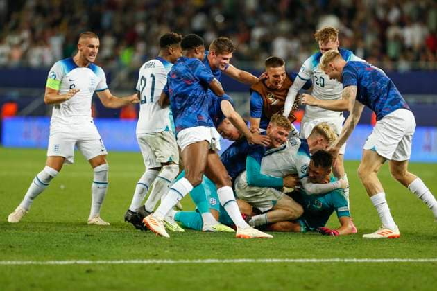 UEFA U21, U 21 EM, England - Spanien, Finale, 08.07.2023, Batumi Die Englaender jubeln ueber den Titelgewinn, UEFA U21-Fussball-Europameisterschaft in Rumaenien und Georgien, England - Spanien, Finale, 08.07.2023, Adjarabet Arena, Batumi Copyright: xBEAUTIFULxSPORTS Meuselx