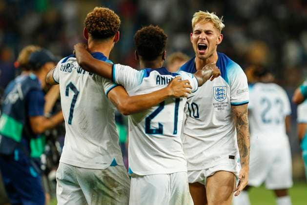 UEFA U21, U 21 EM, England - Spanien, Finale, 08.07.2023, Batumi Emile SMITH ROWE ( 10, England) jubelt mit Angel GOMES ( 21, England) und Morgan GIBBS-WHITE ( 7, England), UEFA U21-Fussball-Europameisterschaft in Rumaenien und Georgien, England - Spanien, Finale, 08.07.2023, Adjarabet Arena, Batumi Copyright: xBEAUTIFULxSPORTS Meuselx