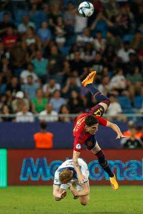 UEFA U21, U 21 EM, England - Spanien, Finale, 08.07.2023, Batumi Oliver SKIPP ( 6, England), Sergio CAMELLO ( 21, Spanien), UEFA U21-Fussball-Europameisterschaft in Rumaenien und Georgien, England - Spanien, Finale, 08.07.2023, Adjarabet Arena, Batumi Copyright: xBEAUTIFULxSPORTS Meuselx