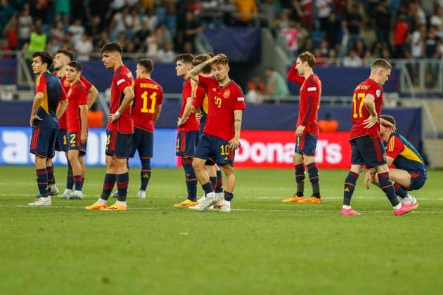 UEFA U21, U 21 EM, England - Spanien, Finale, 08.07.2023, Batumi Enttaeuschte, ratlose Spanier nach der Niederlage gegen England, UEFA U21-Fussball-Europameisterschaft in Rumaenien und Georgien, England - Spanien, Finale, 08.07.2023, Adjarabet Arena, Batumi Copyright: xBEAUTIFULxSPORTS Meuselx