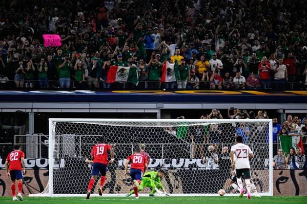 RECORD DATE NOT STATED 2023 CONCACAF Gold Cup Mexico vs Costa Rica CF (L-R), Kevin Chamorro of Costa Rica and Orbelin Pineda of Mexico during the game Mexico (Mexican national team, Nationalteam vs Costa Rica, corresponding to Quarterfinals of the CONCACAF Gold Cup 2023, at AT-T Stadium, on July 08, 2023. <br><br> (I-D), Kevin Chamorro de Costa Rica y Orbelin Pineda de Mexico durante el partido Mexico (Seleccion Nacional Mexicana) vs Costa Rica, correspondiente a cuartos de Final de la Copa Oro de la CONCACAF 2023, en el AT-T Stadium, el 08 de Julio de 2023. ARLINGTON TEXAS ESTADOS UNIDOS Copyright: xJorgexMartinezx 20230708222240_CGC_CF_MEX_CRC_CHAMORRO178