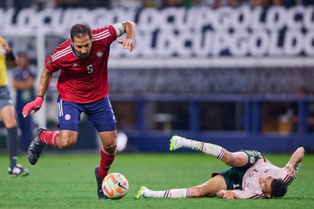 RECORD DATE NOT STATED 2023 CONCACAF Gold Cup Mexico 2-0 Costa Rica CF (L-R), Celso Borges of Costa Rica and Orbelin Pineda of Mexico during the game Mexico (Mexican national team, Nationalteam vs Costa Rica, corresponding to Quarterfinals of the CONCACAF Gold Cup 2023, at AT-T Stadium, on July 08, 2023. <br><br> (I-D), Celso Borges de Costa Rica y Orbelin Pineda de Mexico durante el partido Mexico (Seleccion Nacional Mexicana) vs Costa Rica, correspondiente a cuartos de Final de la Copa Oro de la CONCACAF 2023, en el AT-T Stadium, el 08 de Julio de 2023. ARLINGTON TEXAS ESTADOS UNIDOS Copyright: xCristianxdexMarchenax 20230708223916_CGC_CF_MEX_CRC_BORGES222