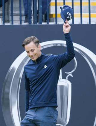 Mandatory Credit: Photo by Greig Cowie Shutterstock (14015622h) Matthew Jordan gets a rapturous reception on the 1st Tee as gets the 151st Open Championship underway in Group One. The British Open Championship, Day One, Golf, Royal Liverpool Golf Club, Liverpool, UK - 20 Jul 2023 The British Open Championship, Day One, Golf, Royal Liverpool Golf Club, Liverpool, UK - 20 Jul 2023 Copyright: xGreigxCowie Shutterstockx 14015622h