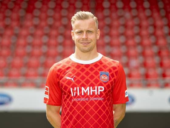Lennard Maloney (FC Heidenheim, 33), GER, FC Heidenheim 1846, Fussball, 1. Bundesliga, Portraettermin, Spielzeit 2023 2024, 23.07.2023, DFB DFL regulations prohibit any use of photographs as image sequences and or quasi-video., GER, FC Heidenheim 1846, Fussball, 1. Bundesliga, Portraettermin, Spielzeit 2023 2024, 23.07.2023 Heidenheim Copyright: xEibner-Pressefoto SaschaxWaltherx EP_EER