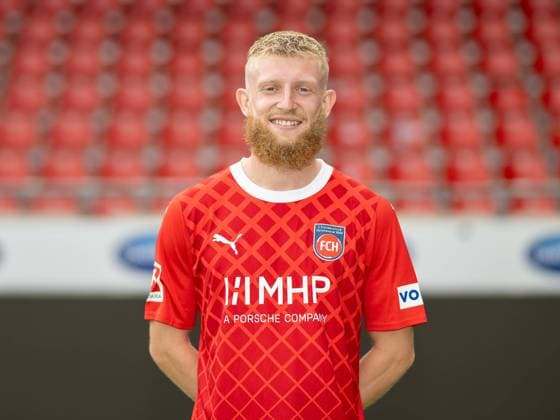 Jan-Niklas Beste (FC Heidenheim, 37), GER, FC Heidenheim 1846, Fussball, 1. Bundesliga, Portraettermin, Spielzeit 2023 2024, 23.07.2023, DFB DFL regulations prohibit any use of photographs as image sequences and or quasi-video., GER, FC Heidenheim 1846, Fussball, 1. Bundesliga, Portraettermin, Spielzeit 2023 2024, 23.07.2023 Heidenheim Copyright: xEibner-Pressefoto SaschaxWaltherx EP_EER