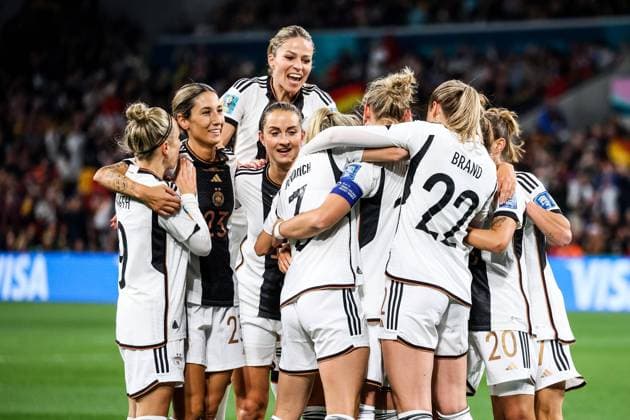 FIFA Frauen-Weltmeisterschaft 2023: Deutschland - Marokko; 24.07.2023 Jubel zum 1:0 durch Alexandra Popp (Deutschland, 11) Jubeltraube - Svenja Huth (Deutschland, 9), Sara Daebritz (Deutschland, 13), Kathrin Hendrich (Deutschland, 3), Alexandra Popp (Deutschland, 11), Jule Brand (Deutschland, 22), Sara Doorsoun (Deutschland, 23), Melanie Leupolz (Deutschland, 18) FIFA Frauen-Weltmeisterschaft 2023: Deutschland - Marokko; Melbourne Naarm, Melbourne-Rectangular-Stadion, 23.07.2023 Copyright: xBEAUTIFULxSPORTS Jonesx