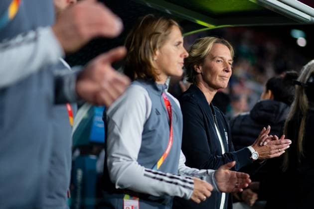 Martina Voss-Tecklenburg (Deutschland, Bundestrainerin) applaudiert, daneben Britta Carlson (Deutschland, Co-Trainerin), AUS, Suedkorea vs Deutschland, FIFA Frauen Fussball Weltmeisterschaft Australien 2023, 3. Spieltag, Gruppe H, 03.08.2023 AUS, Suedkorea vs Deutschland, FIFA Frauen Fussball Weltmeisterschaft Australien 2023, 3. Spieltag, Gruppe H, 03.08.2023 Brisbane Copyright: xEibner-Pressefoto Memmlerx EP_MMR