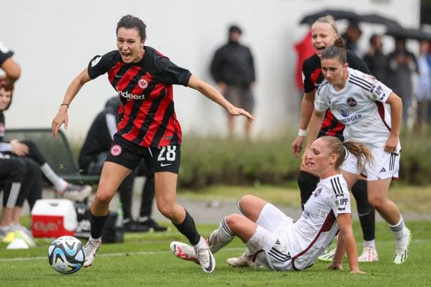 Barbara Dunst (Eintracht Frankfurt, 28), Alina Malbeck (1. FC Nuernberg, 5), GER, Eintracht Frankfurt vs. 1. FC Nuernberg, 1. Frauen Bundesliga, Testspiel, Spielzeit 2023 24, 06.08.2023, GER, Eintracht Frankfurt vs. 1. FC Nuernberg, 1. Frauen Bundesliga, Testspiel, Spielzeit 2023 24, Frankfurt Copyright: xEibner-Pressefoto UlrichxScherbaumx EP_USM