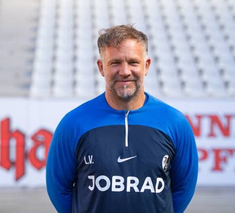 Lars Vossler (SC Freiburg, Co-Trainer); 1. Bundesliga, SC Freiburg, Portraettermin 2023 2024, 10.08.2023, (DFL REGULATIONS PROHIBIT ANY USE OF PHOTOGRAPHS AS IMAGE SEQUENCES AND OR QUASI-VIDEO) GER, Fussball, Herren, 1. Bundesliga, Spielzeit 2023 2024, SC Freiburg, Portraettermin 2023 2024, 10.08.2023, Freiburg im Breisgau Copyright: xEibner-Pressefoto SilasxSchuellex EP_EER