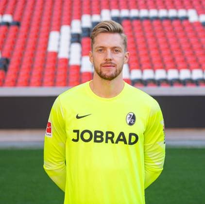 Florian Mueller (SC Freiburg, 21); 1. Bundesliga, SC Freiburg, Portraettermin 2023 2024, 10.08.2023, (DFL REGULATIONS PROHIBIT ANY USE OF PHOTOGRAPHS AS IMAGE SEQUENCES AND OR QUASI-VIDEO) GER, Fussball, Herren, 1. Bundesliga, Spielzeit 2023 2024, SC Freiburg, Portraettermin 2023 2024, 10.08.2023, Freiburg im Breisgau Copyright: xEibner-Pressefoto SilasxSchuellex EP_EER
