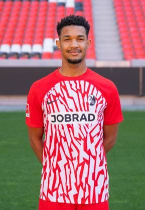 Kenneth Schmidt (SC Freiburg, 4); 1. Bundesliga, SC Freiburg, Portraettermin 2023 2024, 10.08.2023, (DFL REGULATIONS PROHIBIT ANY USE OF PHOTOGRAPHS AS IMAGE SEQUENCES AND OR QUASI-VIDEO) GER, Fussball, Herren, 1. Bundesliga, Spielzeit 2023 2024, SC Freiburg, Portraettermin 2023 2024, 10.08.2023, Freiburg im Breisgau Copyright: xEibner-Pressefoto SilasxSchuellex EP_EER