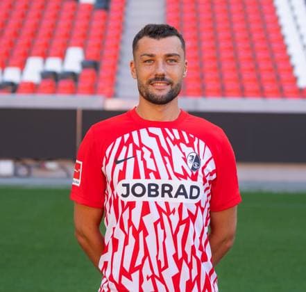Manuel Gulde (SC Freiburg, 5); 1. Bundesliga, SC Freiburg, Portraettermin 2023 2024, 10.08.2023, (DFL REGULATIONS PROHIBIT ANY USE OF PHOTOGRAPHS AS IMAGE SEQUENCES AND OR QUASI-VIDEO) GER, Fussball, Herren, 1. Bundesliga, Spielzeit 2023 2024, SC Freiburg, Portraettermin 2023 2024, 10.08.2023, Freiburg im Breisgau Copyright: xEibner-Pressefoto SilasxSchuellex EP_EER
