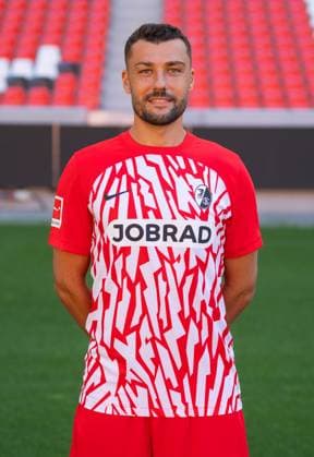 Manuel Gulde (SC Freiburg, 5); 1. Bundesliga, SC Freiburg, Portraettermin 2023 2024, 10.08.2023, (DFL REGULATIONS PROHIBIT ANY USE OF PHOTOGRAPHS AS IMAGE SEQUENCES AND OR QUASI-VIDEO) GER, Fussball, Herren, 1. Bundesliga, Spielzeit 2023 2024, SC Freiburg, Portraettermin 2023 2024, 10.08.2023, Freiburg im Breisgau Copyright: xEibner-Pressefoto SilasxSchuellex EP_EER