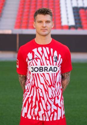 Lukas Kuebler (SC Freiburg, 17); 1. Bundesliga, SC Freiburg, Portraettermin 2023 2024, 10.08.2023, (DFL REGULATIONS PROHIBIT ANY USE OF PHOTOGRAPHS AS IMAGE SEQUENCES AND OR QUASI-VIDEO) GER, Fussball, Herren, 1. Bundesliga, Spielzeit 2023 2024, SC Freiburg, Portraettermin 2023 2024, 10.08.2023, Freiburg im Breisgau Copyright: xEibner-Pressefoto SilasxSchuellex EP_EER