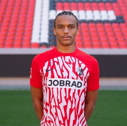 Kiliann Sildillia (SC Freiburg, 25); 1. Bundesliga, SC Freiburg, Portraettermin 2023 2024, 10.08.2023, (DFL REGULATIONS PROHIBIT ANY USE OF PHOTOGRAPHS AS IMAGE SEQUENCES AND OR QUASI-VIDEO) GER, Fussball, Herren, 1. Bundesliga, Spielzeit 2023 2024, SC Freiburg, Portraettermin 2023 2024, 10.08.2023, Freiburg im Breisgau Copyright: xEibner-Pressefoto SilasxSchuellex EP_EER