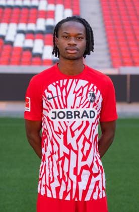 Jordy Makengo (SC Freiburg, 33); 1. Bundesliga, SC Freiburg, Portraettermin 2023 2024, 10.08.2023, (DFL REGULATIONS PROHIBIT ANY USE OF PHOTOGRAPHS AS IMAGE SEQUENCES AND OR QUASI-VIDEO) GER, Fussball, Herren, 1. Bundesliga, Spielzeit 2023 2024, SC Freiburg, Portraettermin 2023 2024, 10.08.2023, Freiburg im Breisgau Copyright: xEibner-Pressefoto SilasxSchuellex EP_EER