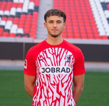 Max Rosenfelder (SC Freiburg, 37); 1. Bundesliga, SC Freiburg, Portraettermin 2023 2024, 10.08.2023, (DFL REGULATIONS PROHIBIT ANY USE OF PHOTOGRAPHS AS IMAGE SEQUENCES AND OR QUASI-VIDEO) GER, Fussball, Herren, 1. Bundesliga, Spielzeit 2023 2024, SC Freiburg, Portraettermin 2023 2024, 10.08.2023, Freiburg im Breisgau Copyright: xEibner-Pressefoto SilasxSchuellex EP_EER