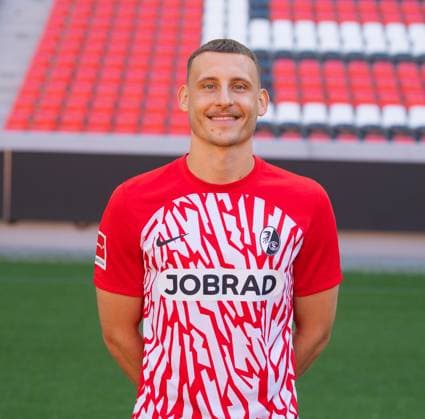 Maximilian Eggestein (SC Freiburg, 8); 1. Bundesliga, SC Freiburg, Portraettermin 2023 2024, 10.08.2023, (DFL REGULATIONS PROHIBIT ANY USE OF PHOTOGRAPHS AS IMAGE SEQUENCES AND OR QUASI-VIDEO) GER, Fussball, Herren, 1. Bundesliga, Spielzeit 2023 2024, SC Freiburg, Portraettermin 2023 2024, 10.08.2023, Freiburg im Breisgau Copyright: xEibner-Pressefoto SilasxSchuellex EP_EER