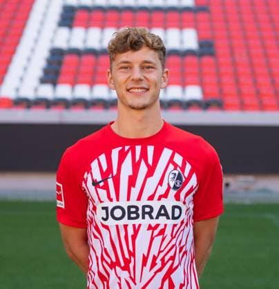 Yannik Keitel (SC Freiburg, 14); 1. Bundesliga, SC Freiburg, Portraettermin 2023 2024, 10.08.2023, (DFL REGULATIONS PROHIBIT ANY USE OF PHOTOGRAPHS AS IMAGE SEQUENCES AND OR QUASI-VIDEO) GER, Fussball, Herren, 1. Bundesliga, Spielzeit 2023 2024, SC Freiburg, Portraettermin 2023 2024, 10.08.2023, Freiburg im Breisgau Copyright: xEibner-Pressefoto SilasxSchuellex EP_EER