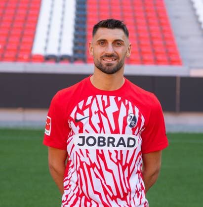 Vincenzo Grifo (SC Freiburg, 32); 1. Bundesliga, SC Freiburg, Portraettermin 2023 2024, 10.08.2023, (DFL REGULATIONS PROHIBIT ANY USE OF PHOTOGRAPHS AS IMAGE SEQUENCES AND OR QUASI-VIDEO) GER, Fussball, Herren, 1. Bundesliga, Spielzeit 2023 2024, SC Freiburg, Portraettermin 2023 2024, 10.08.2023, Freiburg im Breisgau Copyright: xEibner-Pressefoto SilasxSchuellex EP_EER