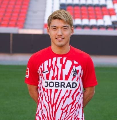 Ritsu Doan (SC Freiburg, 42); 1. Bundesliga, SC Freiburg, Portraettermin 2023 2024, 10.08.2023, (DFL REGULATIONS PROHIBIT ANY USE OF PHOTOGRAPHS AS IMAGE SEQUENCES AND OR QUASI-VIDEO) GER, Fussball, Herren, 1. Bundesliga, Spielzeit 2023 2024, SC Freiburg, Portraettermin 2023 2024, 10.08.2023, Freiburg im Breisgau Copyright: xEibner-Pressefoto SilasxSchuellex EP_EER