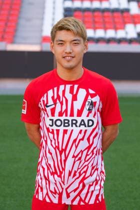 Ritsu Doan (SC Freiburg, 42); 1. Bundesliga, SC Freiburg, Portraettermin 2023 2024, 10.08.2023, (DFL REGULATIONS PROHIBIT ANY USE OF PHOTOGRAPHS AS IMAGE SEQUENCES AND OR QUASI-VIDEO) GER, Fussball, Herren, 1. Bundesliga, Spielzeit 2023 2024, SC Freiburg, Portraettermin 2023 2024, 10.08.2023, Freiburg im Breisgau Copyright: xEibner-Pressefoto SilasxSchuellex EP_EER