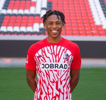 Junior Adamu (SC Freiburg, 20); 1. Bundesliga, SC Freiburg, Portraettermin 2023 2024, 10.08.2023, (DFL REGULATIONS PROHIBIT ANY USE OF PHOTOGRAPHS AS IMAGE SEQUENCES AND OR QUASI-VIDEO) GER, Fussball, Herren, 1. Bundesliga, Spielzeit 2023 2024, SC Freiburg, Portraettermin 2023 2024, 10.08.2023, Freiburg im Breisgau Copyright: xEibner-Pressefoto SilasxSchuellex EP_EER