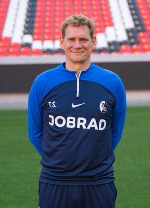 Torge Schwarz (SC Freiburg, Physiotherapeut); 1. Bundesliga, SC Freiburg, Portraettermin 2023 2024, 10.08.2023, (DFL REGULATIONS PROHIBIT ANY USE OF PHOTOGRAPHS AS IMAGE SEQUENCES AND OR QUASI-VIDEO) GER, Fussball, Herren, 1. Bundesliga, Spielzeit 2023 2024, SC Freiburg, Portraettermin 2023 2024, 10.08.2023, Freiburg im Breisgau Copyright: xEibner-Pressefoto SilasxSchuellex EP_EER