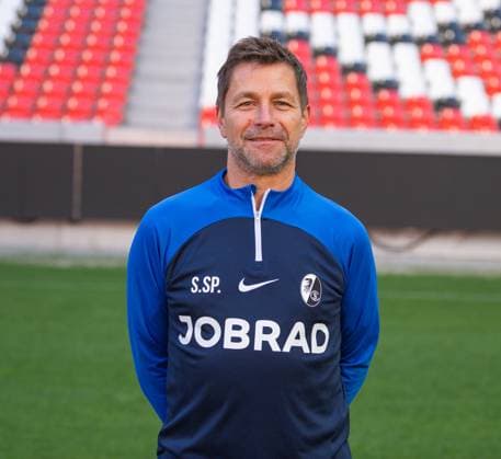 Stefan Spohn (SC Freiburg, Busfahrer); 1. Bundesliga, SC Freiburg, Portraettermin 2023 2024, 10.08.2023, (DFL REGULATIONS PROHIBIT ANY USE OF PHOTOGRAPHS AS IMAGE SEQUENCES AND OR QUASI-VIDEO) GER, Fussball, Herren, 1. Bundesliga, Spielzeit 2023 2024, SC Freiburg, Portraettermin 2023 2024, 10.08.2023, Freiburg im Breisgau Copyright: xEibner-Pressefoto SilasxSchuellex EP_EER