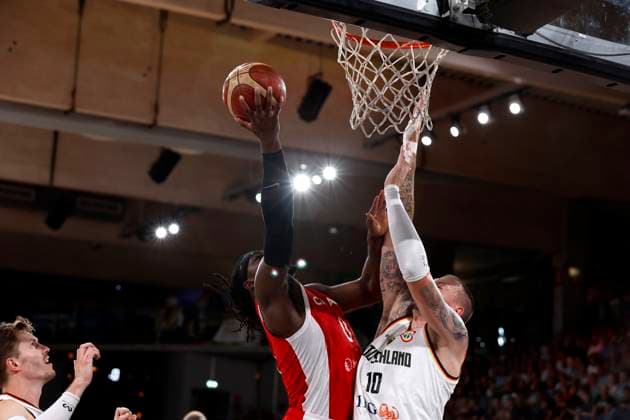 13.08.2023, Deutscher Basketball Bund, Supercup 2023, Hamburg, edel-optics.de Arena, Finale, Deutschland - Kanada, Luguentz Dort (CAN, No0), Daniel Theis (GER, No10) Hamburg edel-optics.de Arena Hamburg Germany